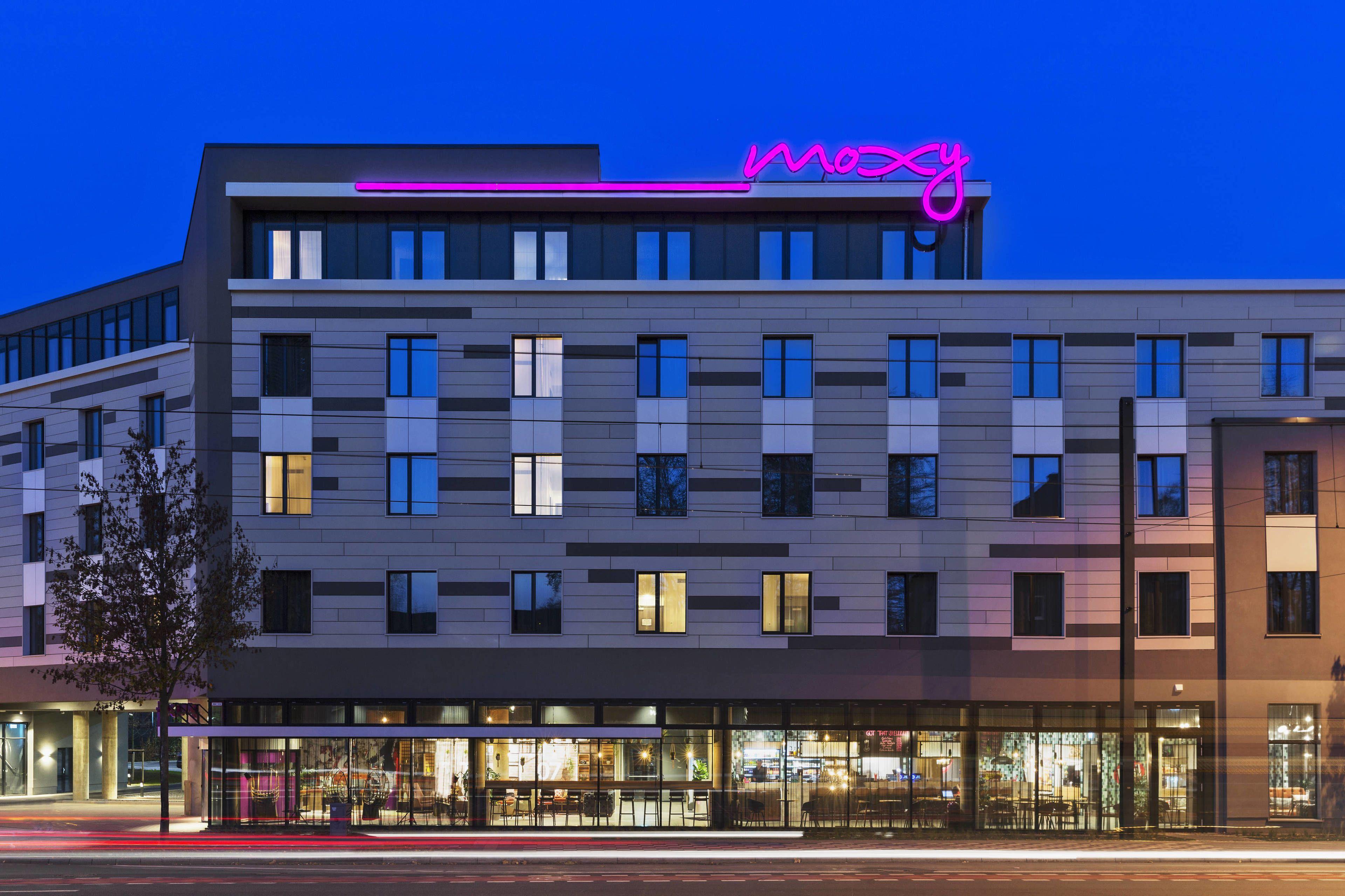 Moxy Duesseldorf South — Photos 1